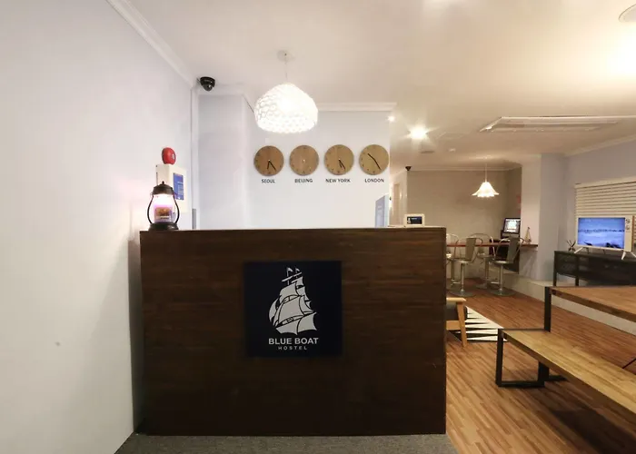 Blue Boat Myeongdong Hostel *