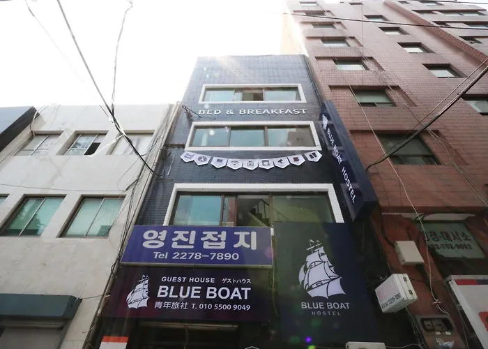 Blue Boat Myeongdong Hostel *